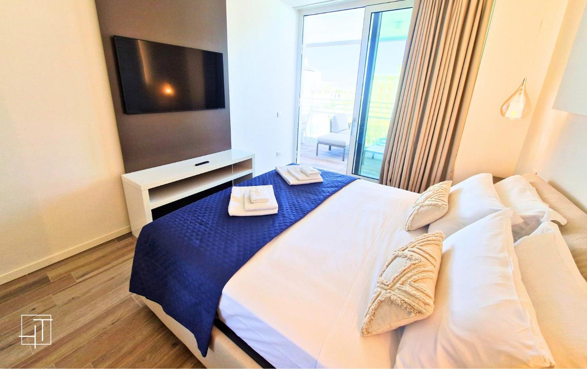 Ht - Luxury At Palm